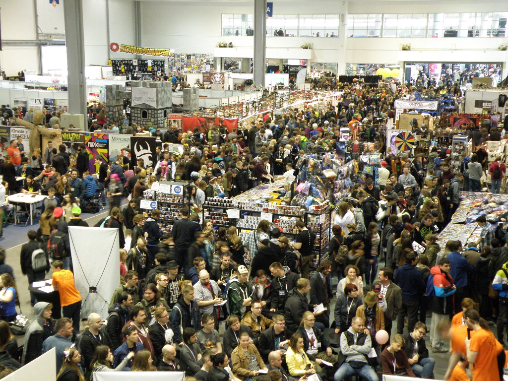 Crowds in dealers hall